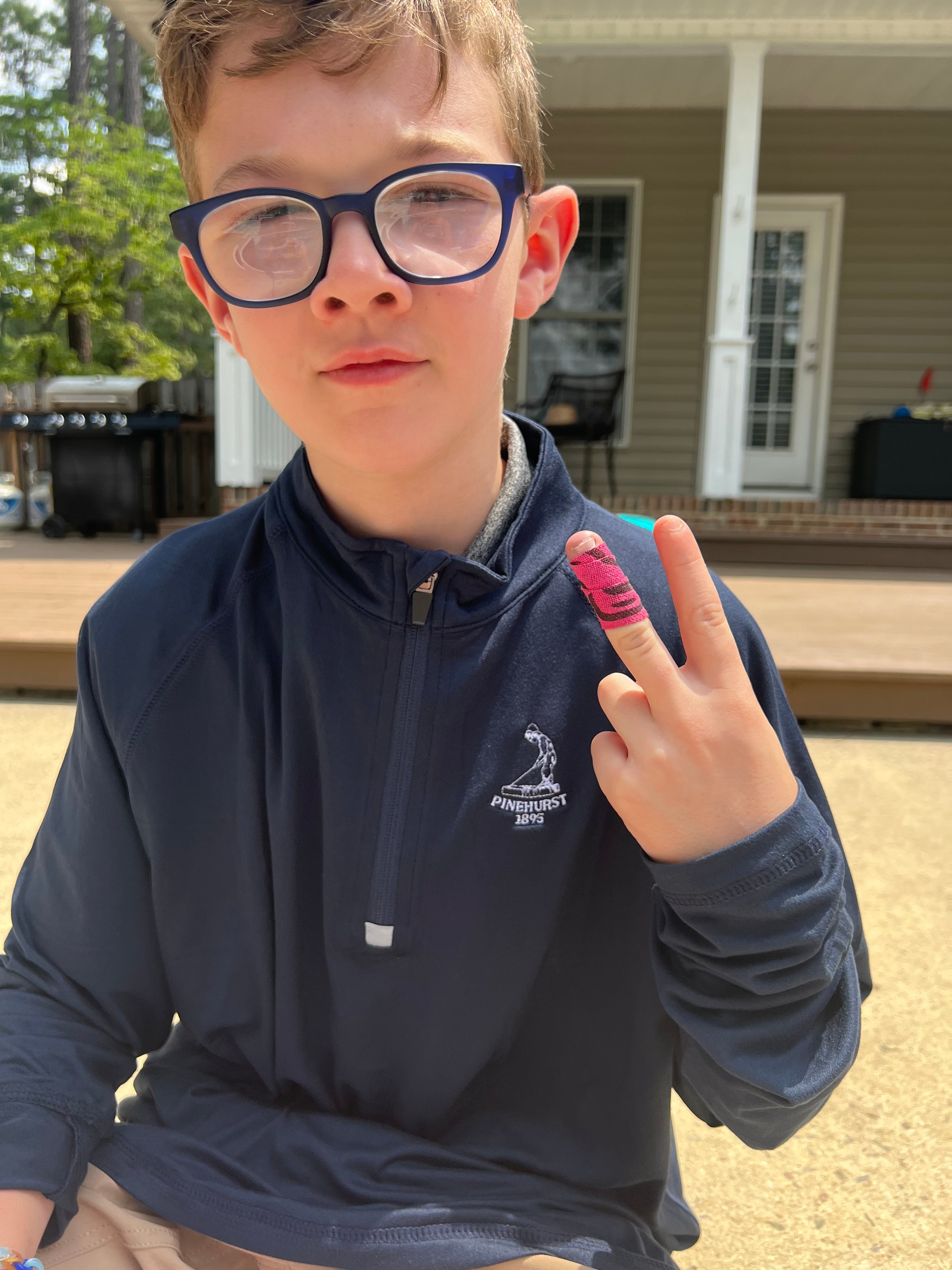HELPING YOUNG GOLFERS